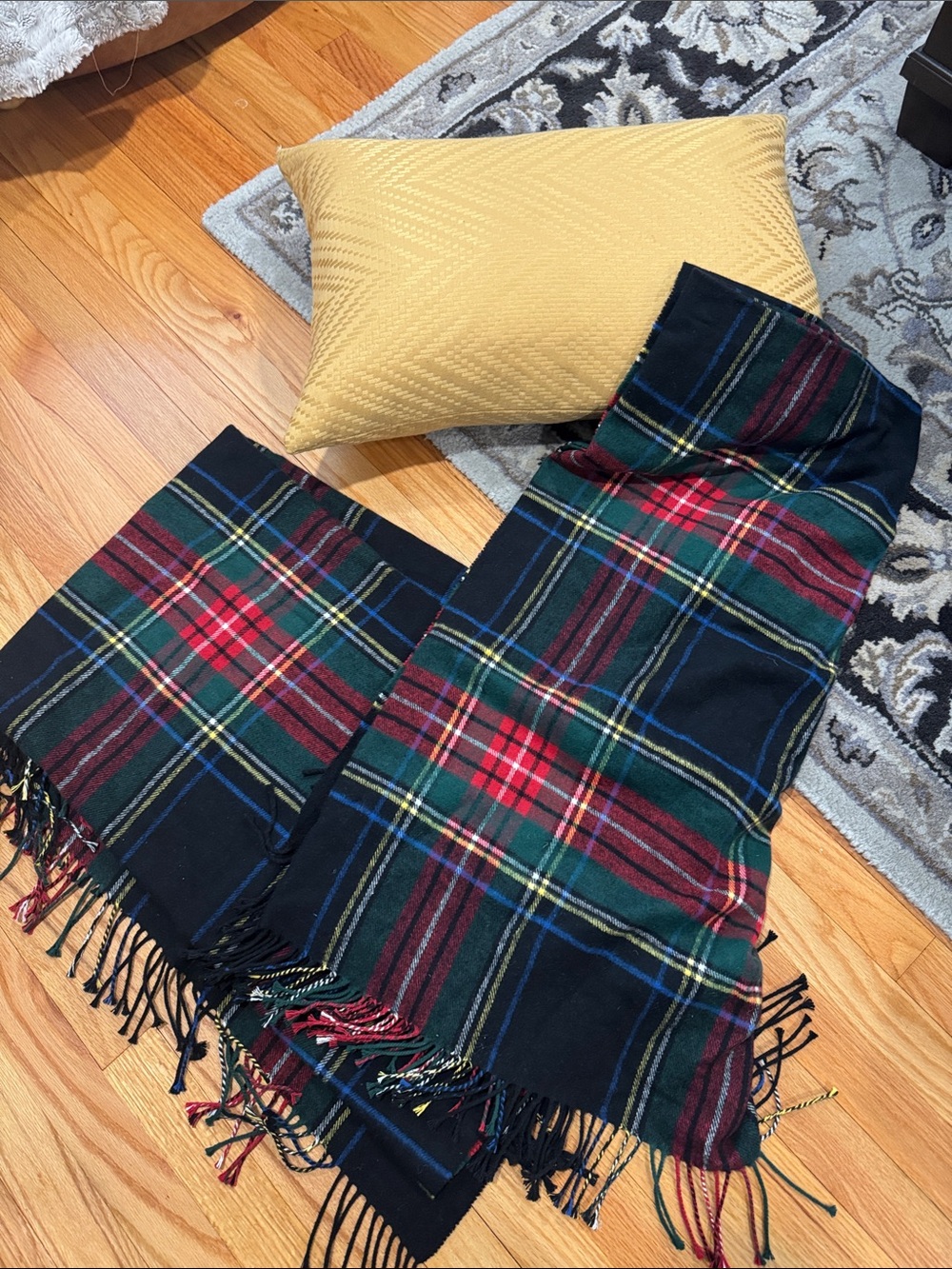 Nido Notte Italia Throw blankets and down pillow bundle